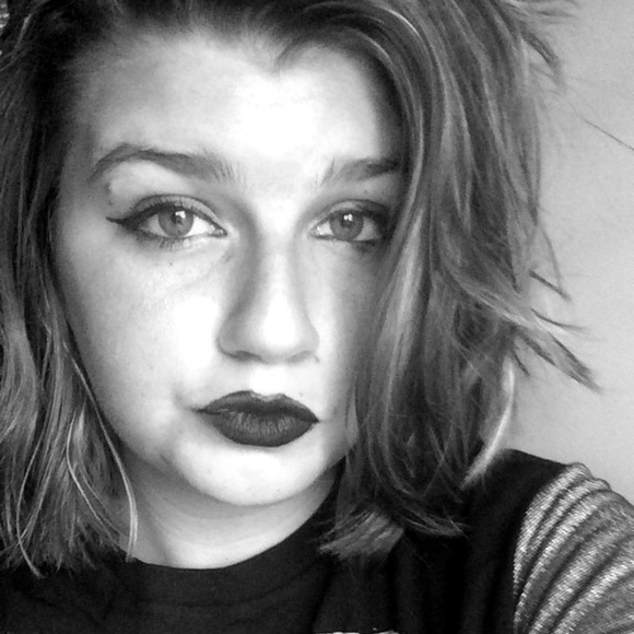 Meet your Posher, Jessica - Picture 3 of 6